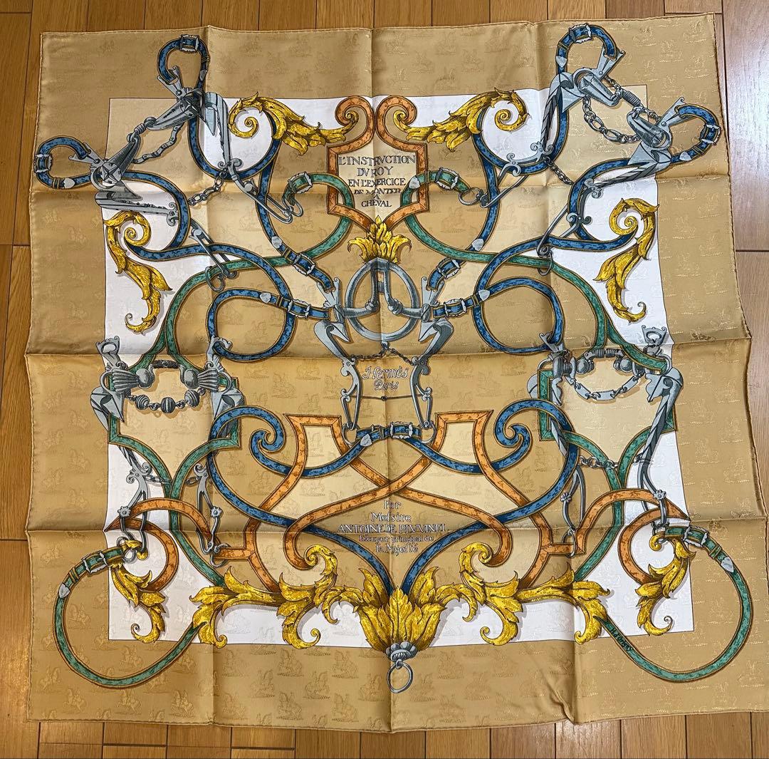 HERMESエルメス　カレ　スカーフ