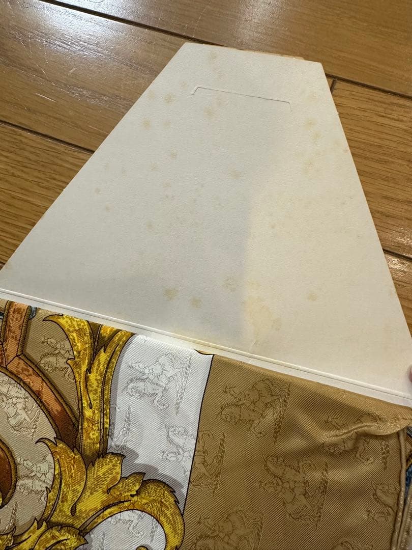 HERMESエルメス　カレ　スカーフ