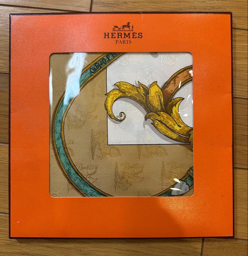 HERMESエルメス　カレ　スカーフ