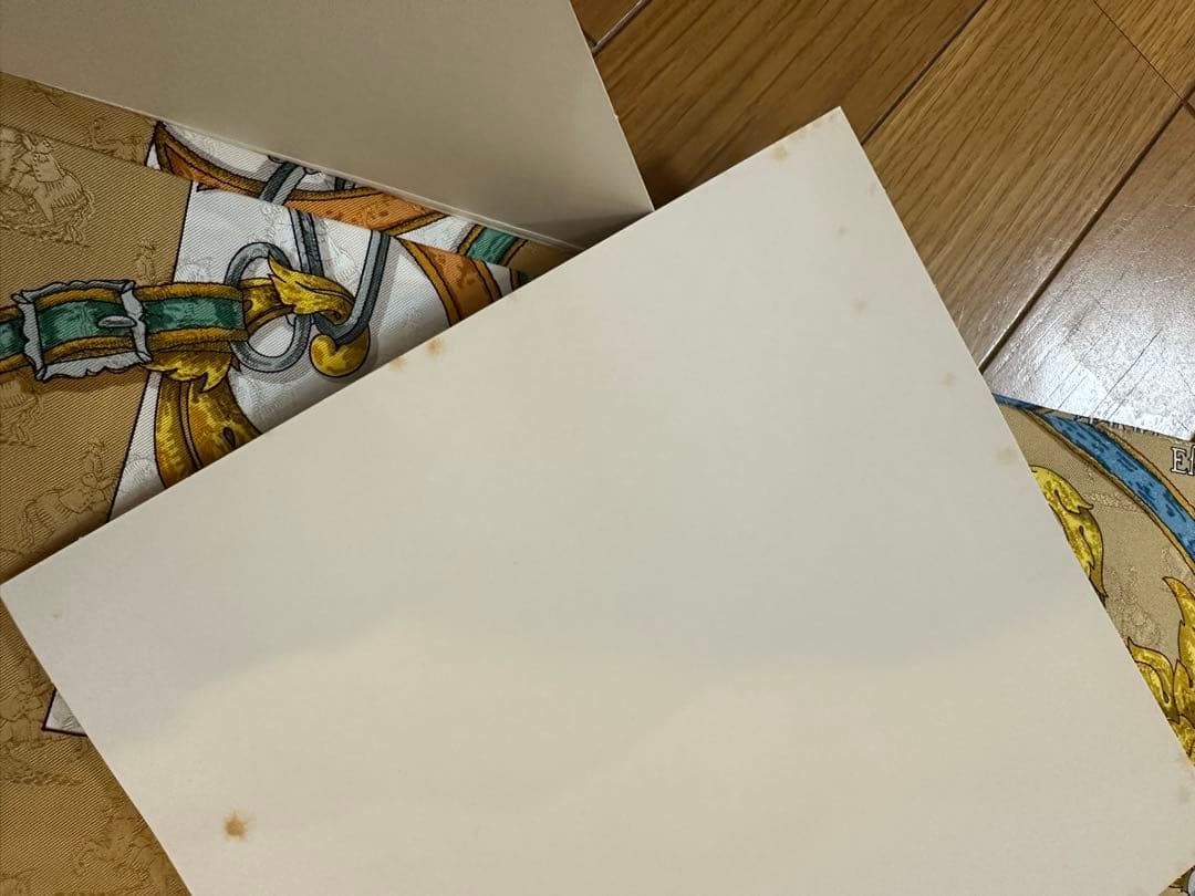 HERMESエルメス　カレ　スカーフ