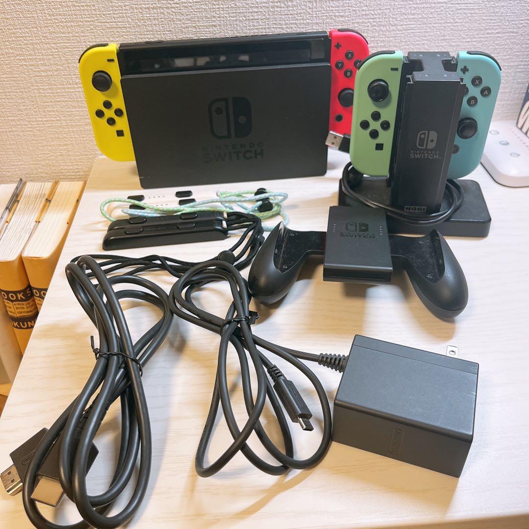 Nintendo Switch 本体 Joy-Con 収納ケース付き