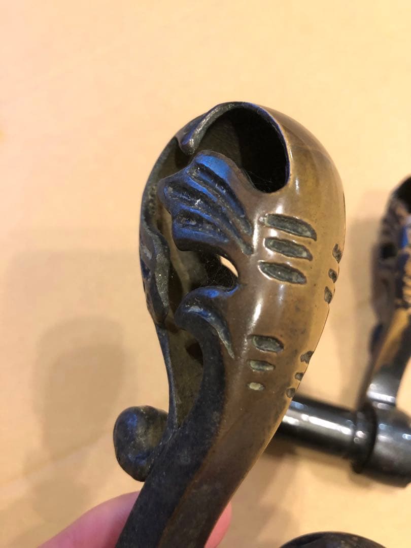 装飾的な金属製ドアハンドルセット　アンティーク　真鍮