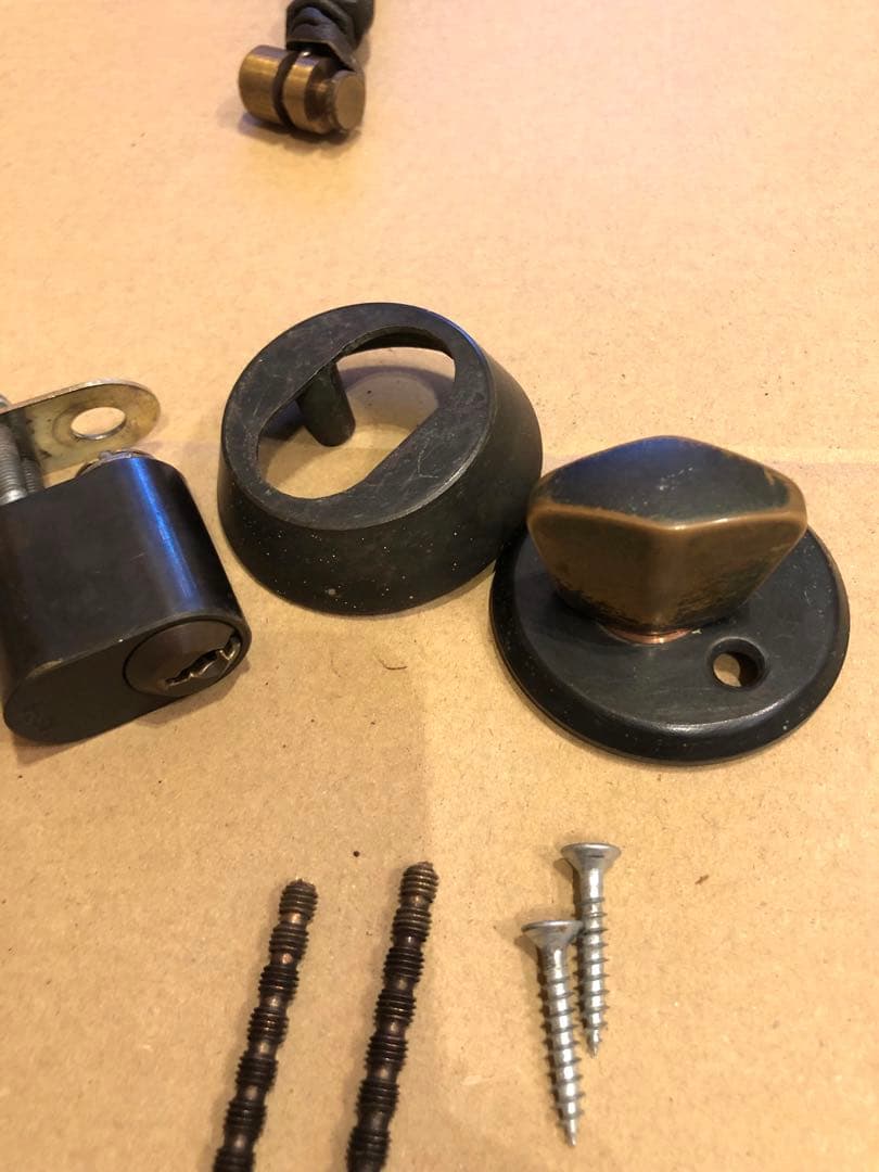 装飾的な金属製ドアハンドルセット　アンティーク　真鍮