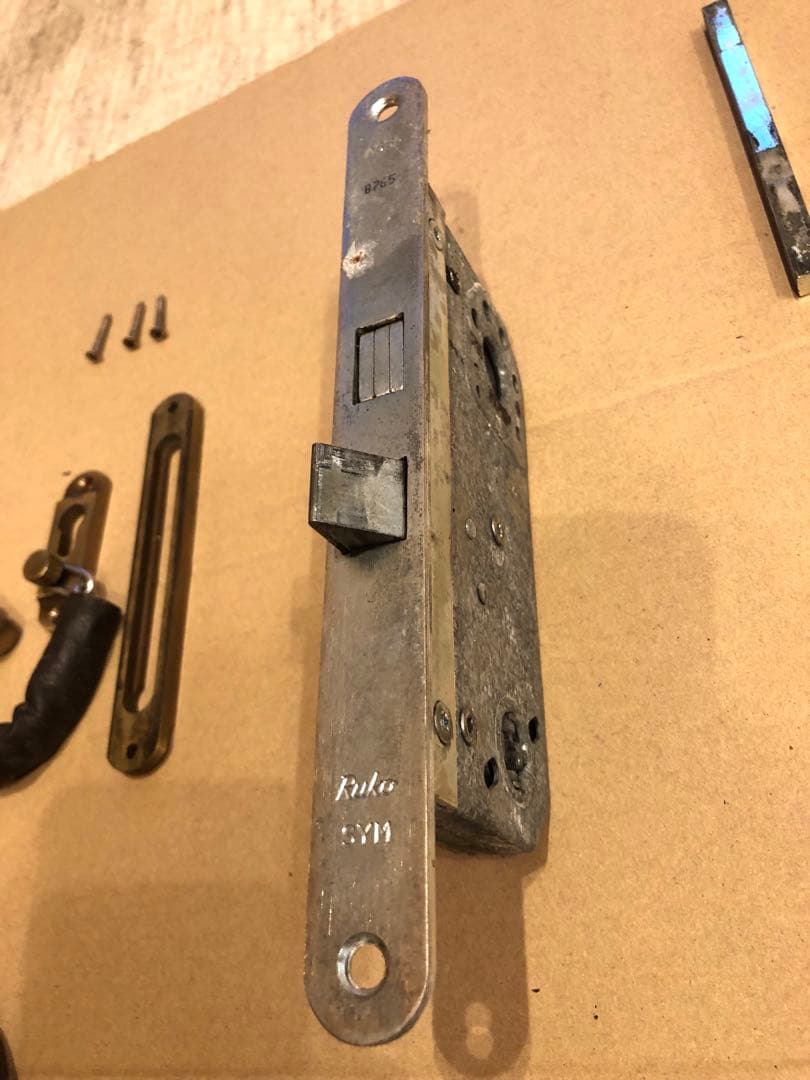 装飾的な金属製ドアハンドルセット　アンティーク　真鍮