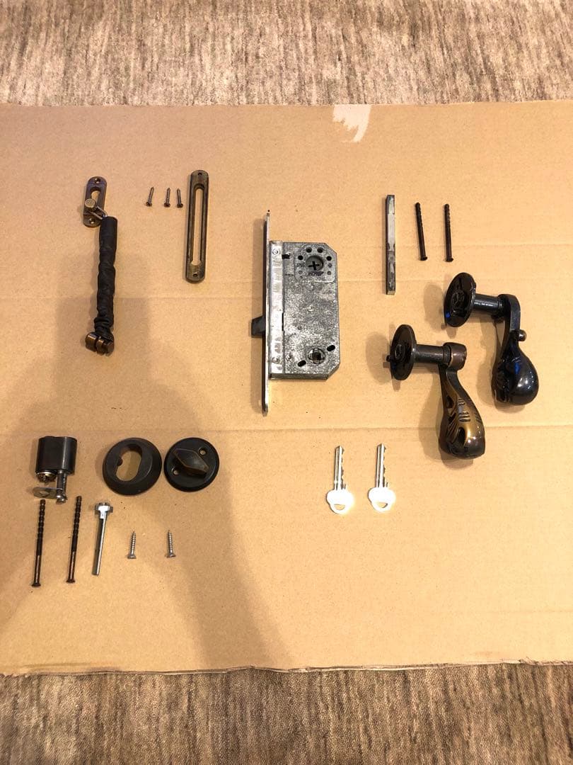 装飾的な金属製ドアハンドルセット　アンティーク　真鍮