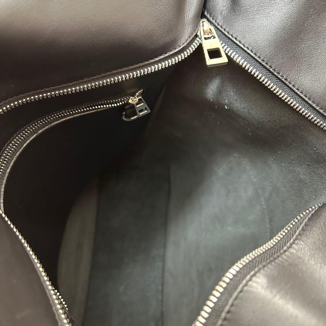 LOEWE ブラックレザートートバッグ