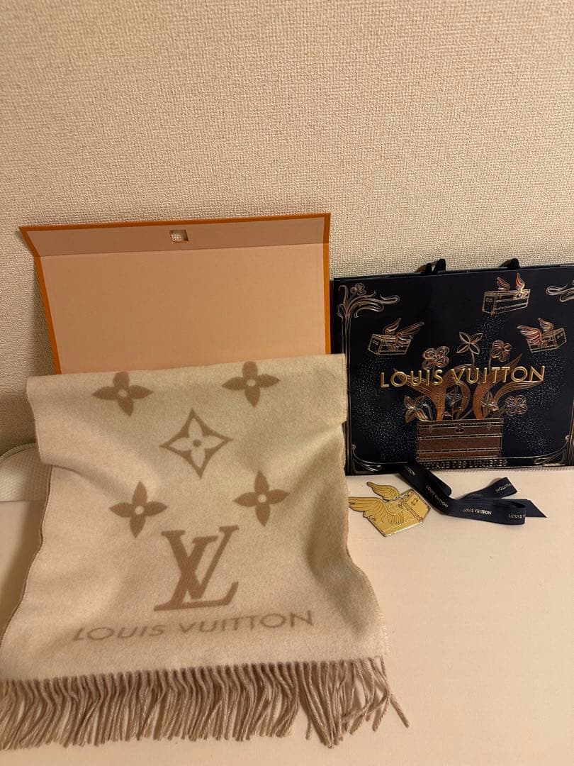 ルイヴィトン モノグラム ベージュ アイボリー マフラー レイキャビック