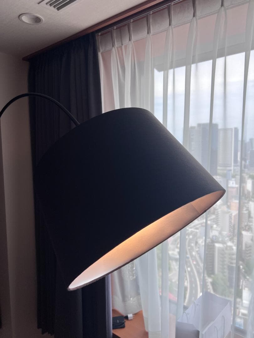 momoボーコンセプト　 Kuta フロアーランプ　ブラック