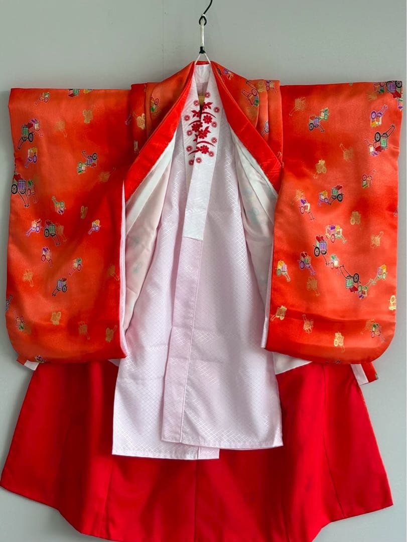 フルセット　七五三３歳女の子　きもの　被布　赤　御所車　長襦袢付　小物　7049