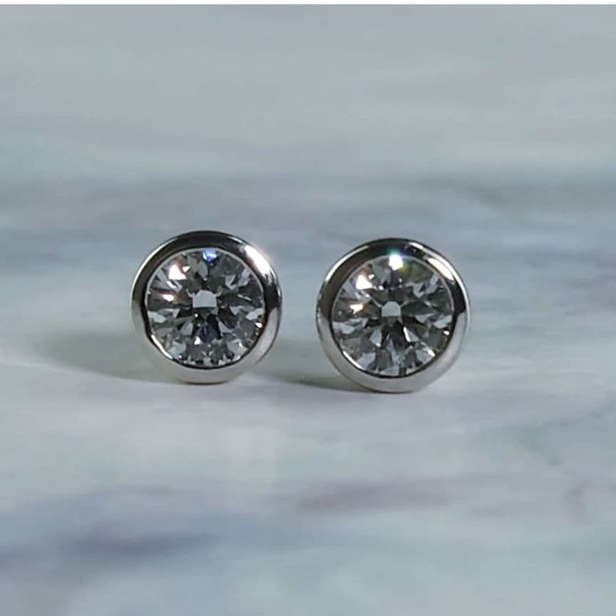 PPtダイヤモンドピアス プラチナ ダイヤ 一粒石 鑑定書付き