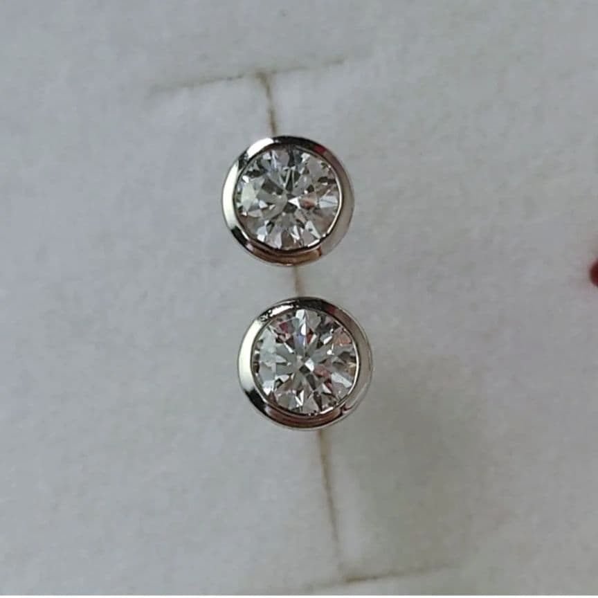 PPtダイヤモンドピアス プラチナ ダイヤ 一粒石 鑑定書付き