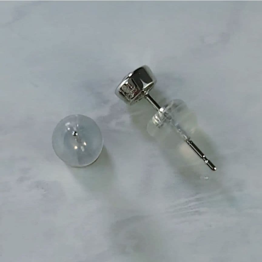 PPtダイヤモンドピアス プラチナ ダイヤ 一粒石 鑑定書付き