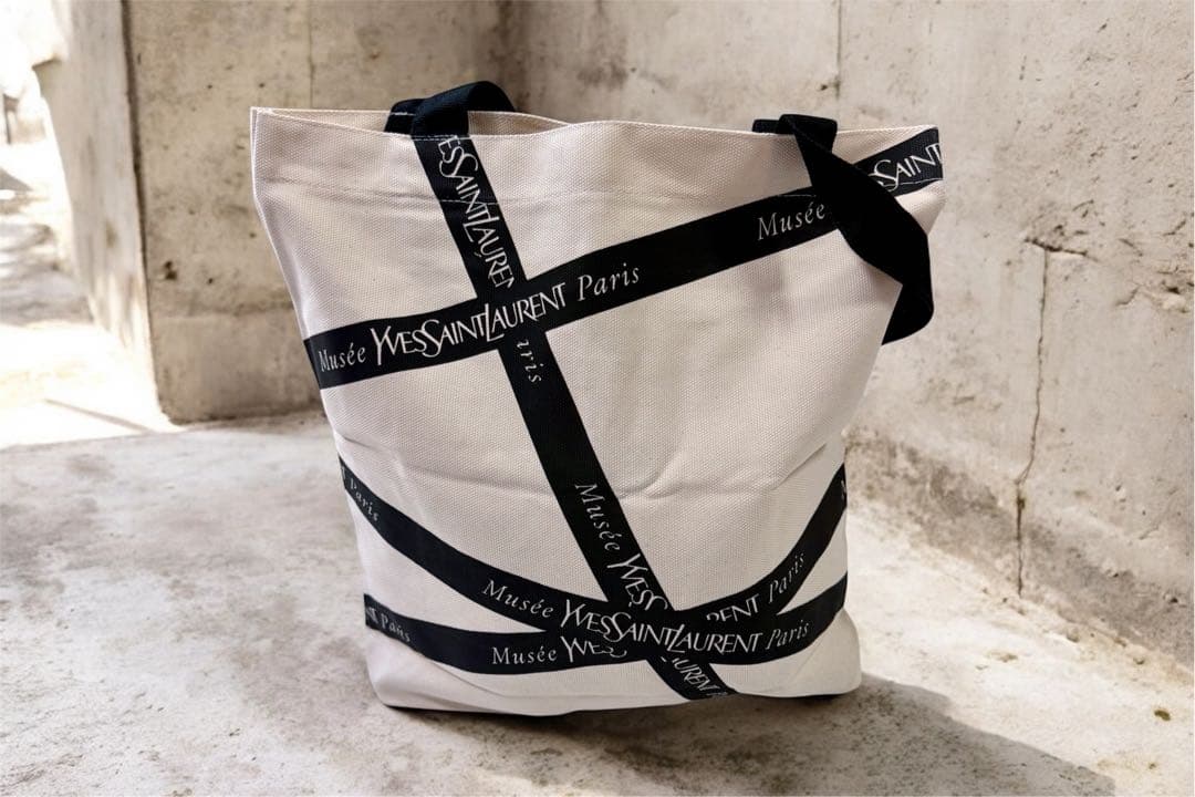 P*o様 イブ•サンローラン　パリ美術館限定トートバッグ　新品•未使用