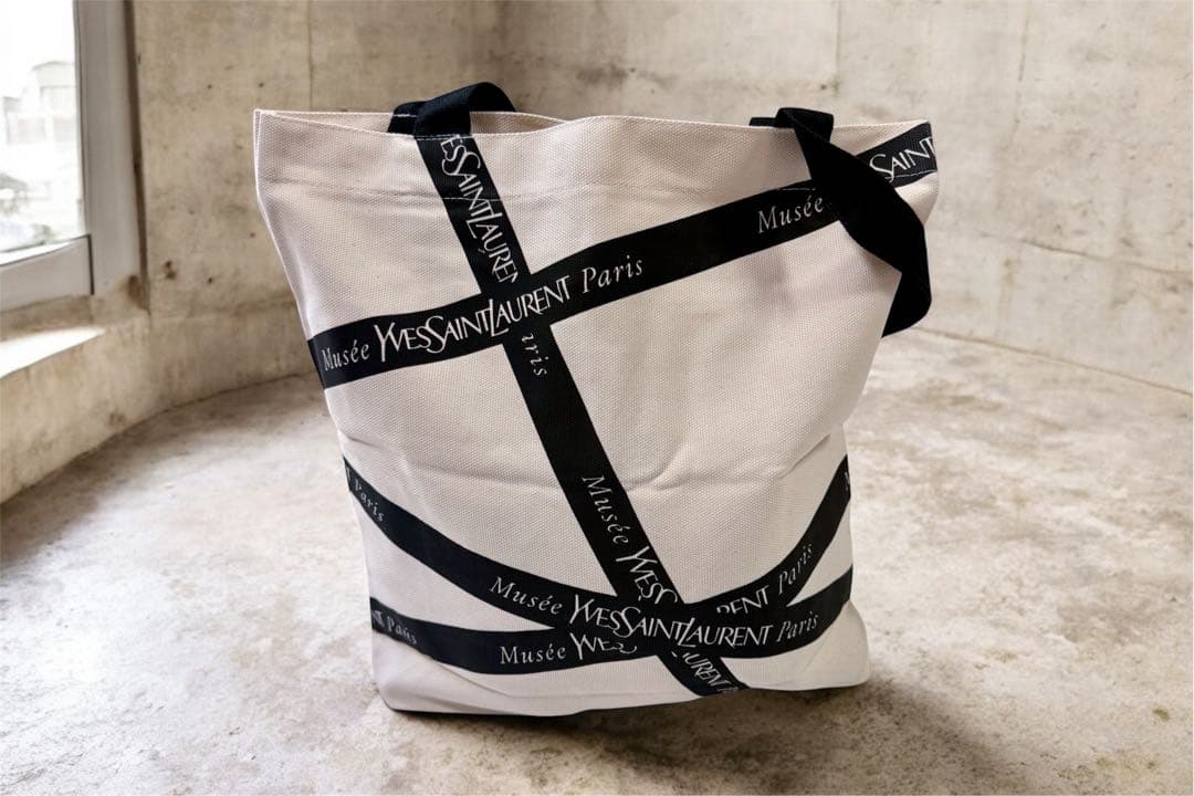 P*o様 イブ•サンローラン　パリ美術館限定トートバッグ　新品•未使用