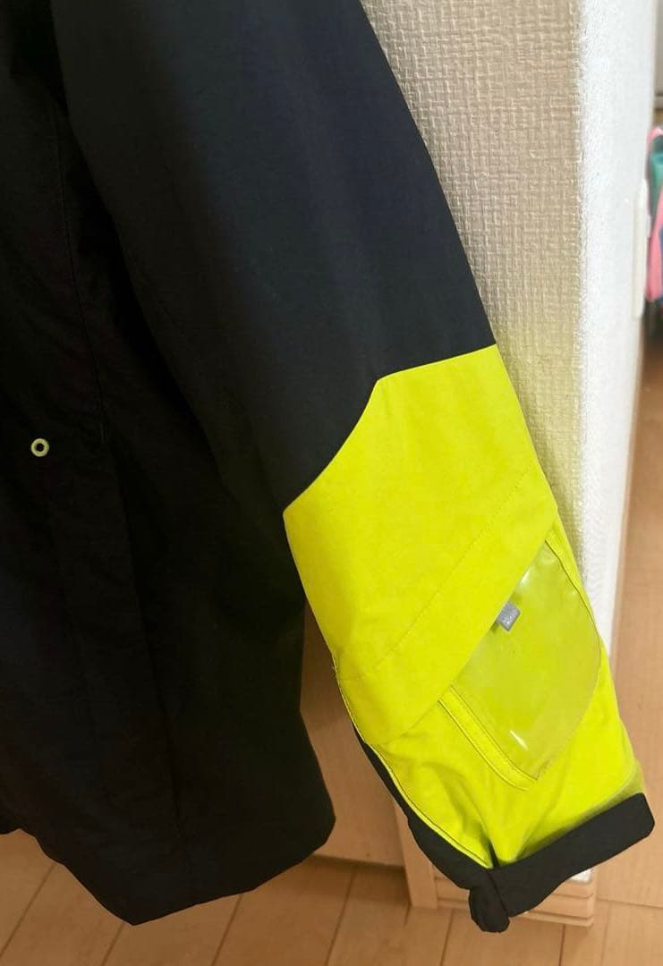 DESCENTE 子ども用スノーボードウェア 上下セット 黒蛍光イエロー 160