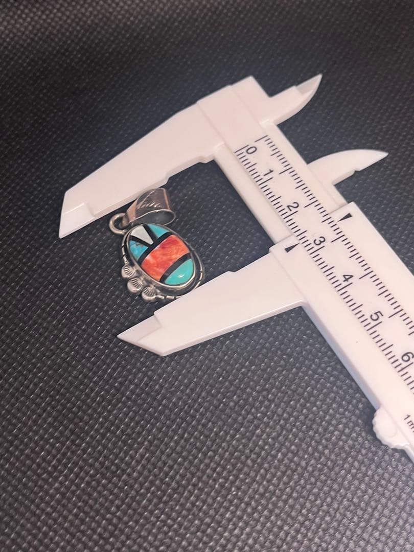 ズニ族 シルバー925インレイ シルバーペンダント ターコイズ コーラル