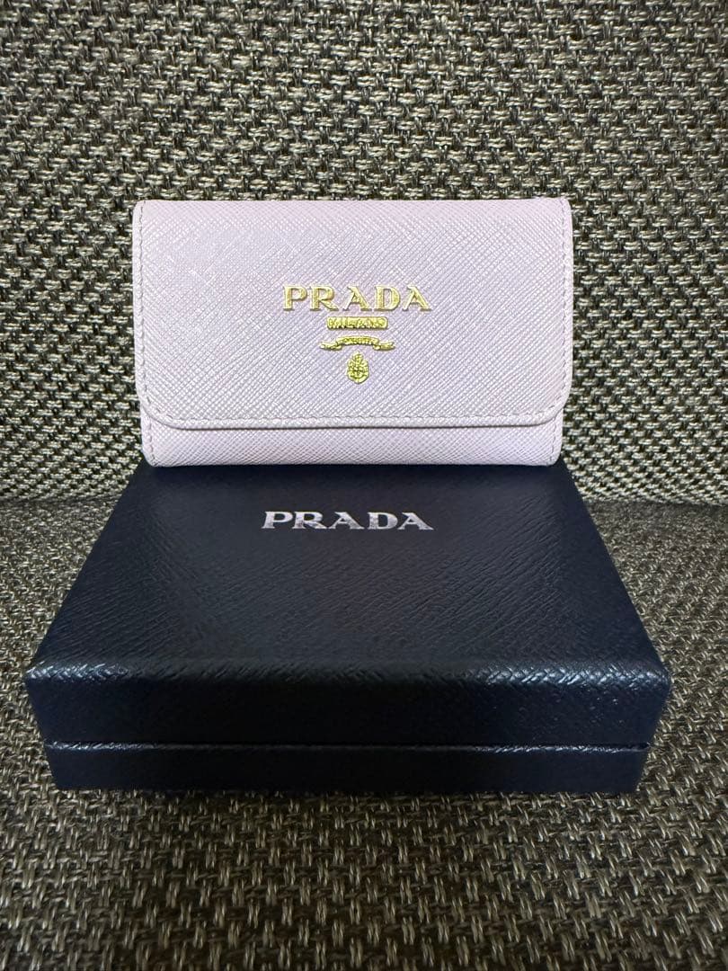 PRADAサフィアーノ　キーケース　ピンク
