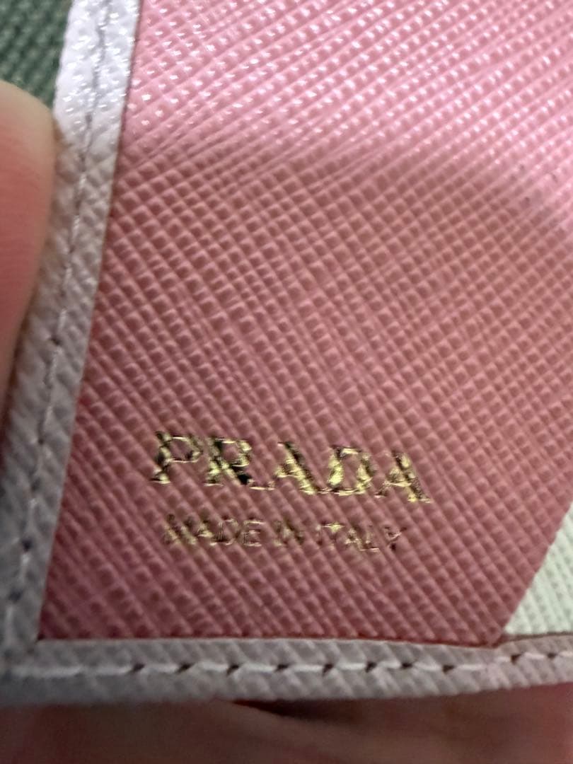 PRADAサフィアーノ　キーケース　ピンク