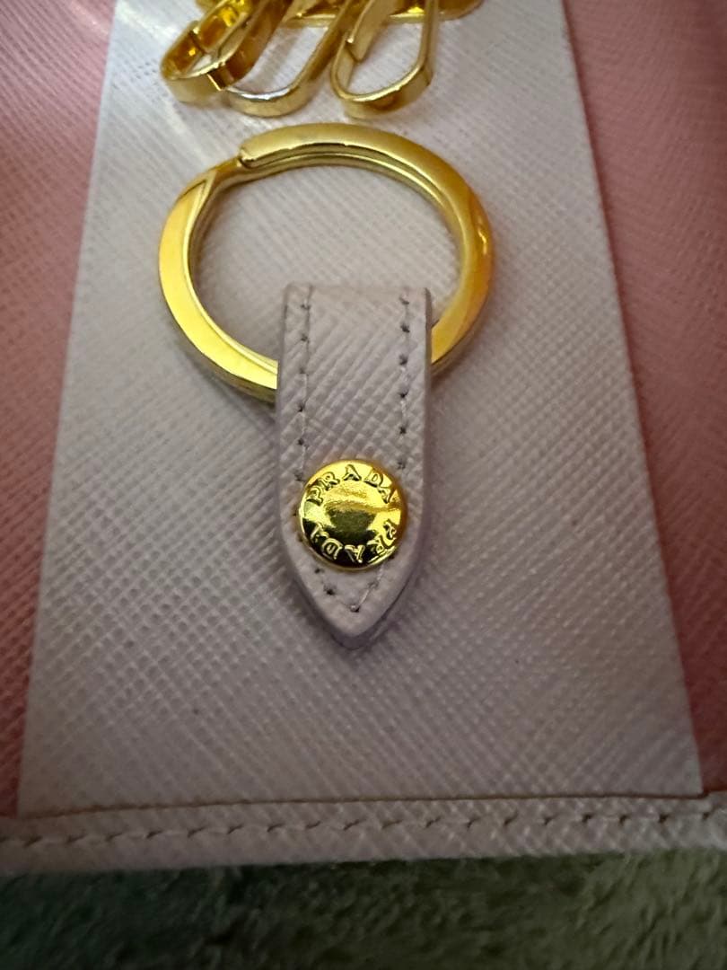 PRADAサフィアーノ　キーケース　ピンク