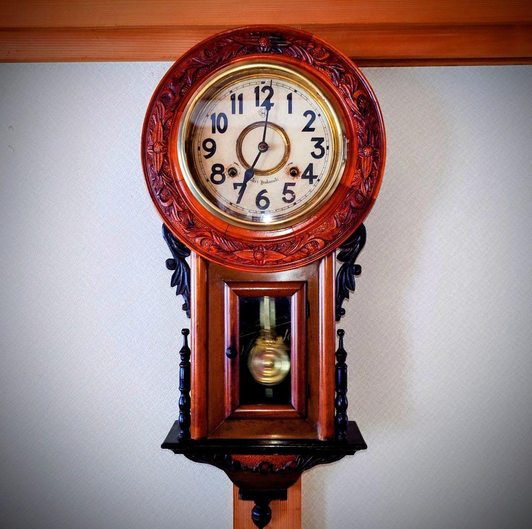 〈完動・美品〉愛知時計製造　希少小型鎌倉彫り装飾ひまわりゼンマイ振り子時計