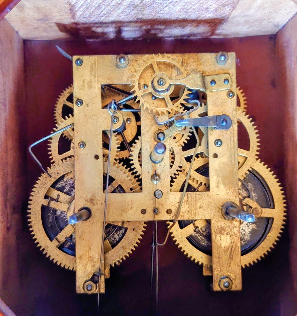 〈完動・美品〉愛知時計製造　希少小型鎌倉彫り装飾ひまわりゼンマイ振り子時計