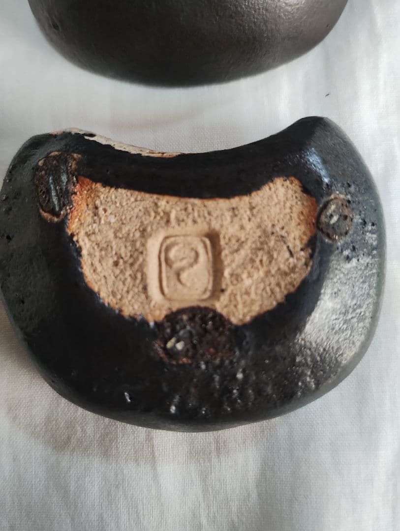 黒織部弾香合　木箱入【陶器/茶道具】