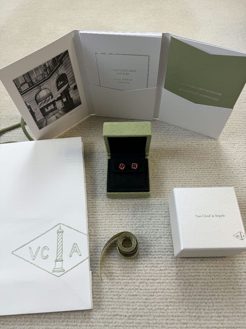 ヴァンクリーフ＆アーペル スウィートアルハンブラ 18K レッドアゲート ピアス