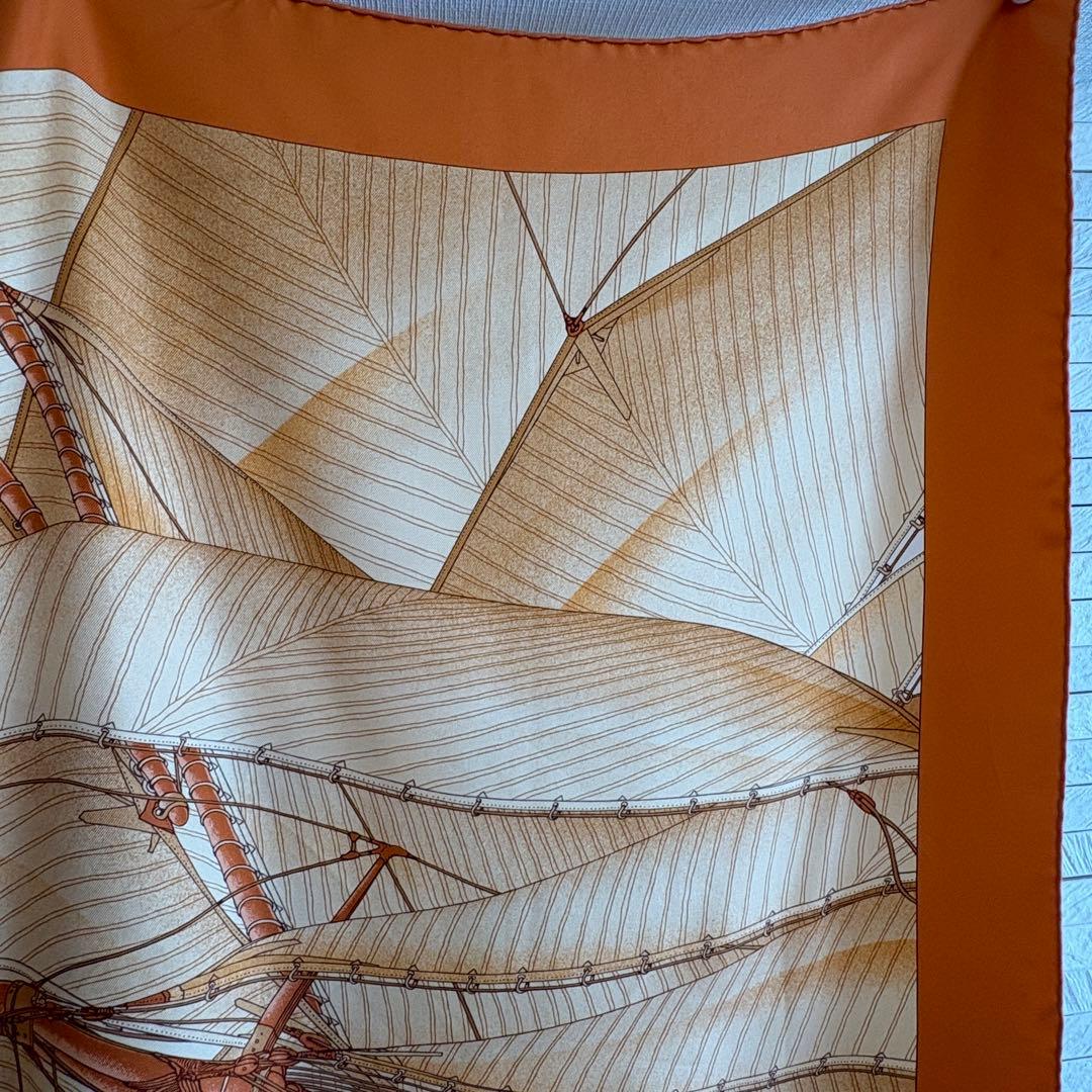 【HERMÈS】エルメス スカーフ カレ90 追い風 ヨット柄 オレンジ系