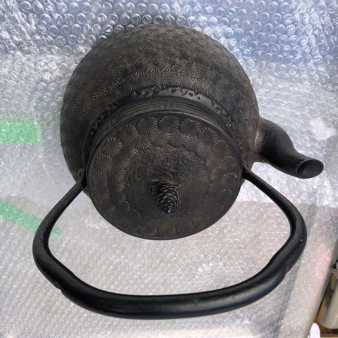 南部鉄瓶　南部鉄器　岩鋳　清末　岩鋳清末　満水2700ml 重さ3003g