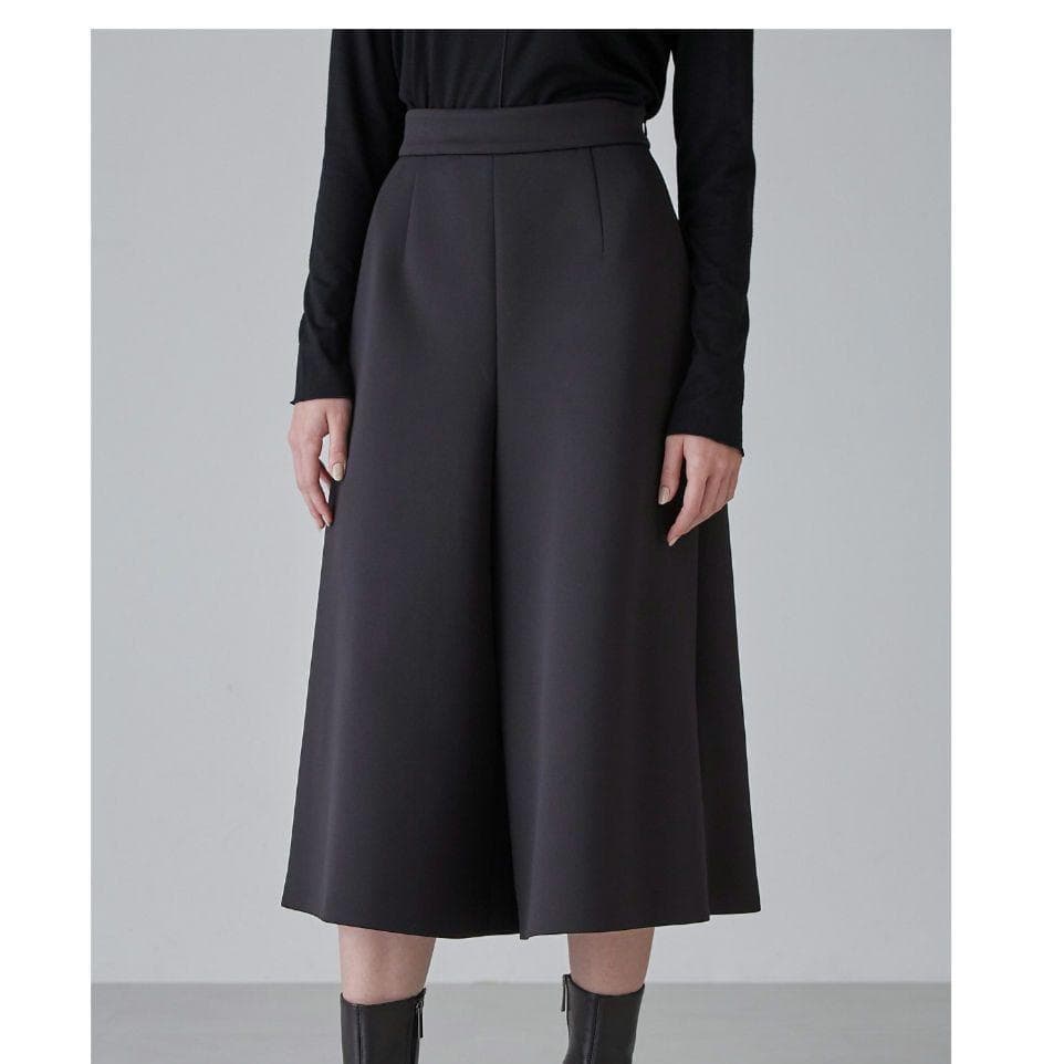 2023AW 極美品アドーア ソフトダンボールキュロットパンツ 完売品