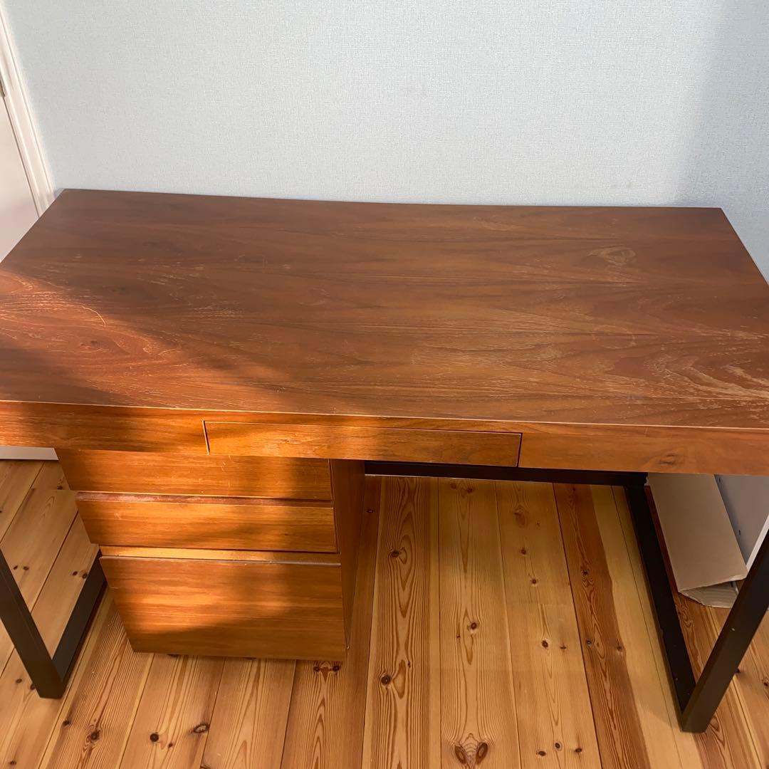 スタイリッシュな学習机　モダン　北欧風