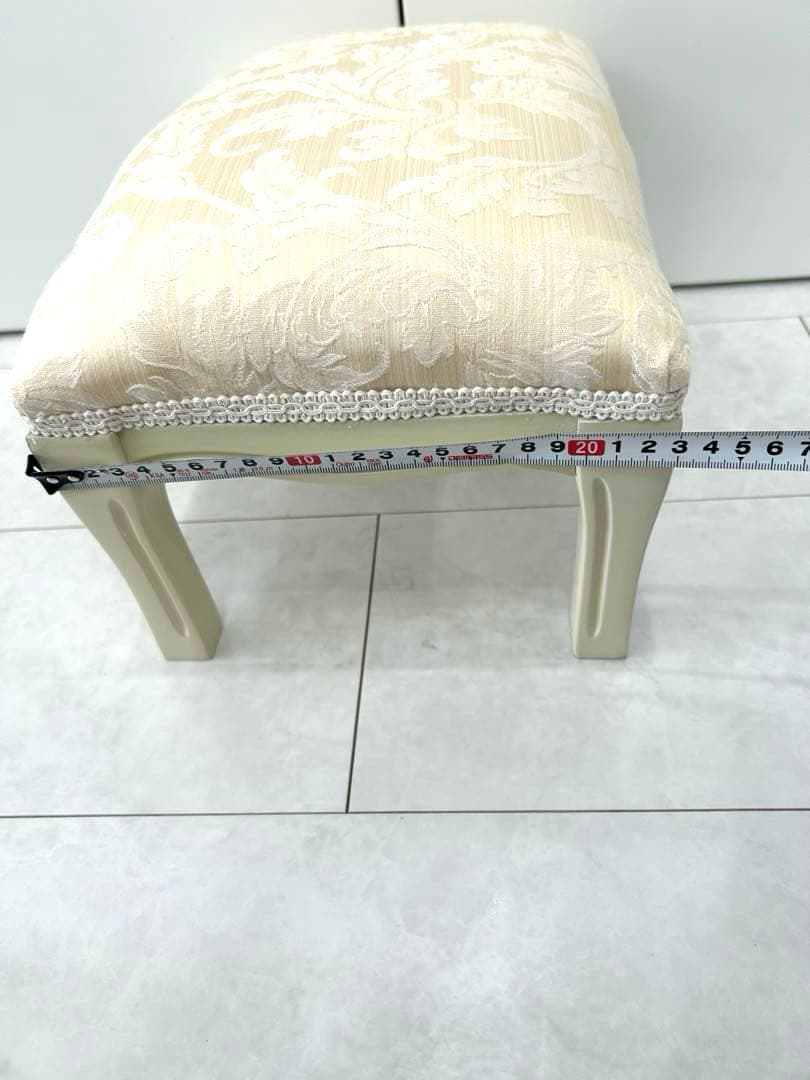 イタリアフットスツール　猫脚ホワイトベージュ　W34✖️D23.5✖️H20.5cm