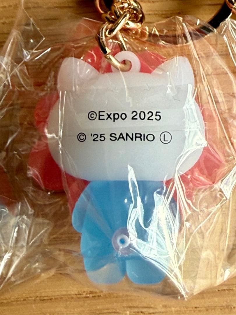 ミャクミャクなりきり立体マスコットクリアカラーキーホルダー７種