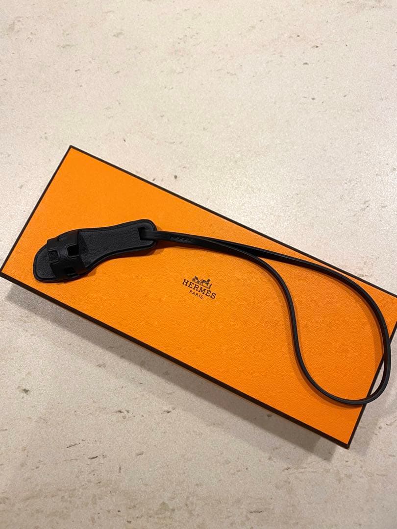 エルメスチャームオランブラック