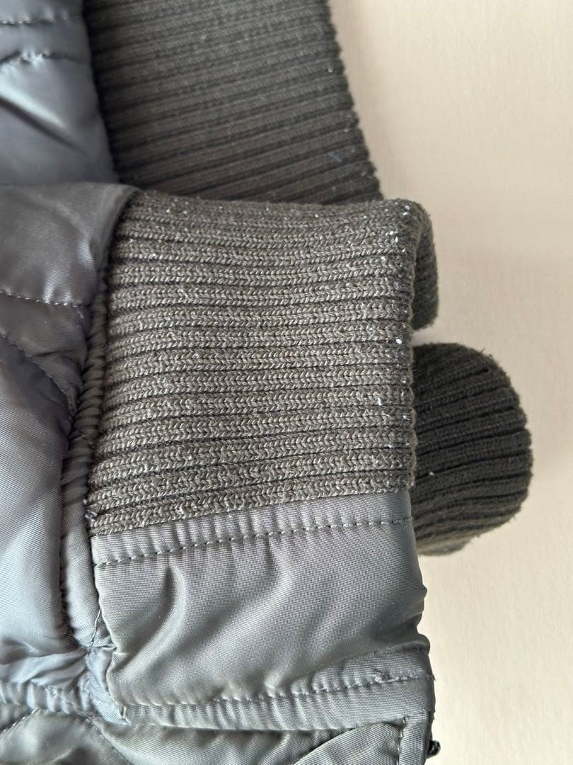 アルファインダストリーズのフライトジャケット（ダークグレー）