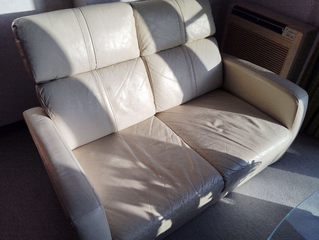 クリーム色 2人掛けソファ