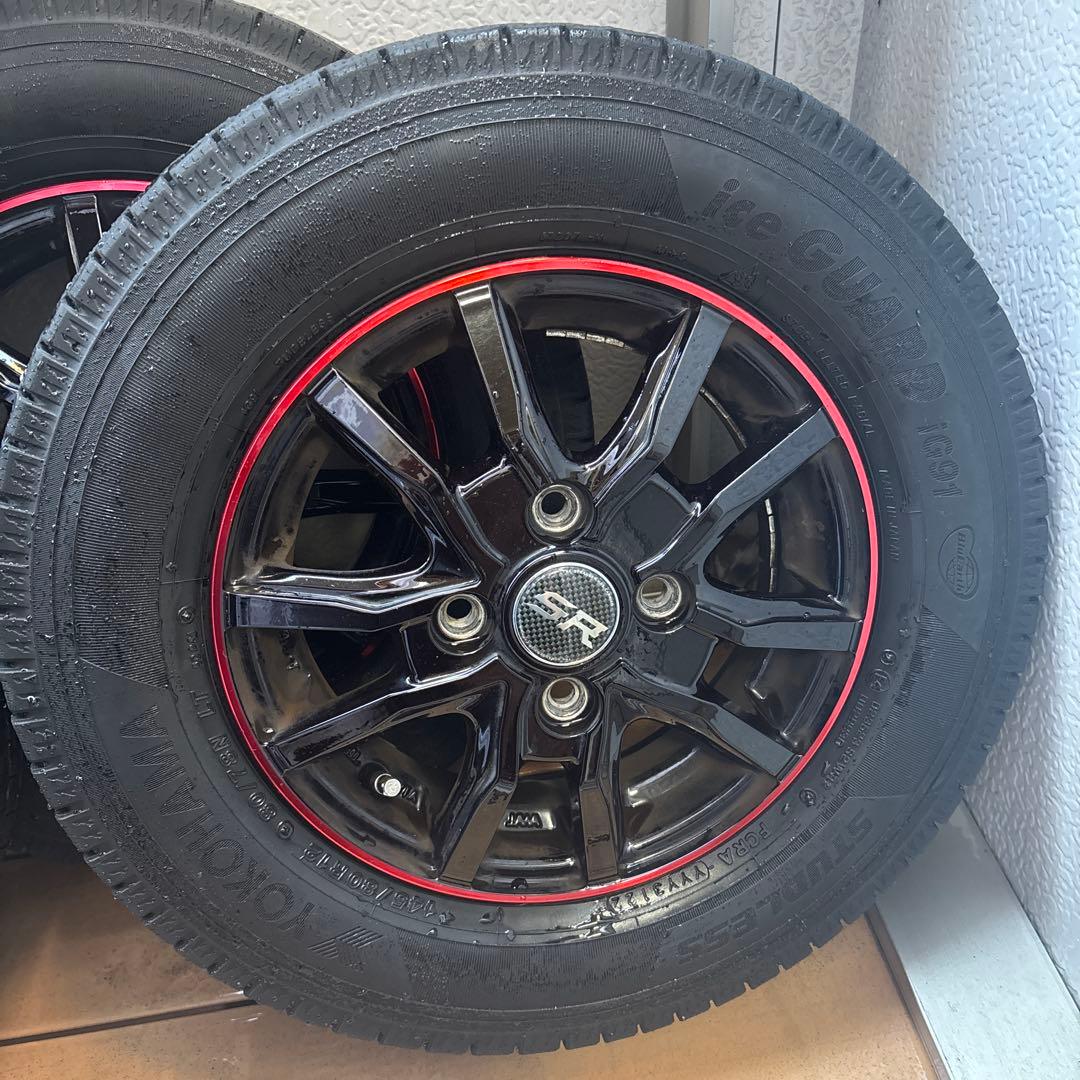 ヨコハマのスタッドレスタイヤ・12インチホイール・ナットのセット