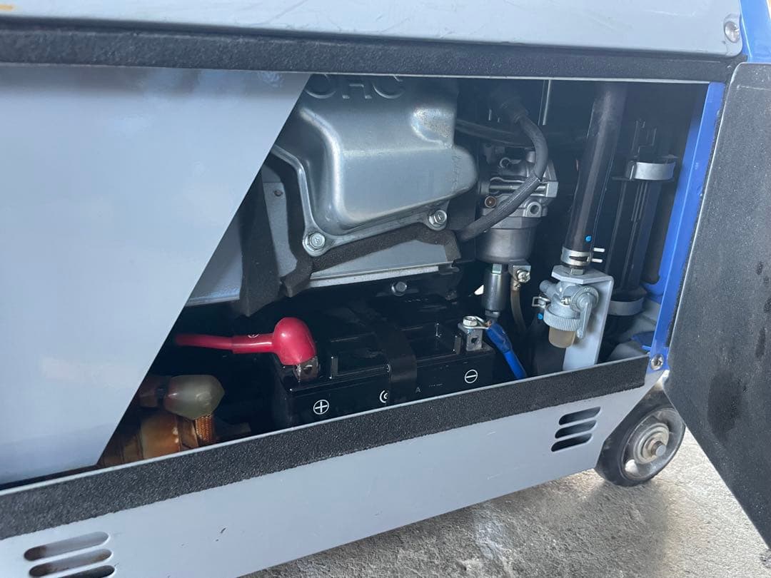 ABC様が購入されました。 防音型エンジン溶接機 Denyo