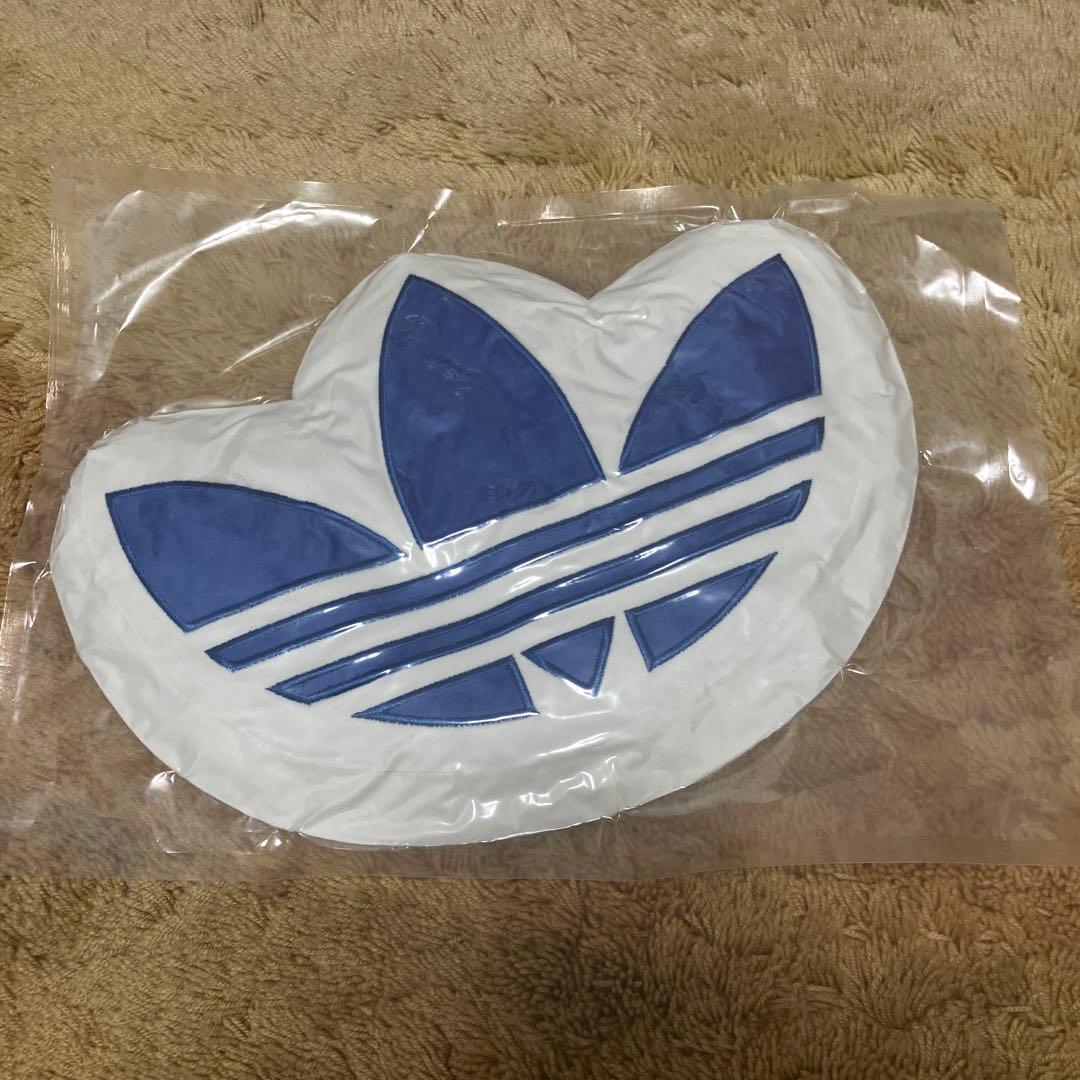 アディダス　オリジナルス　クッション　新品未開封　非売品　当選　adidas