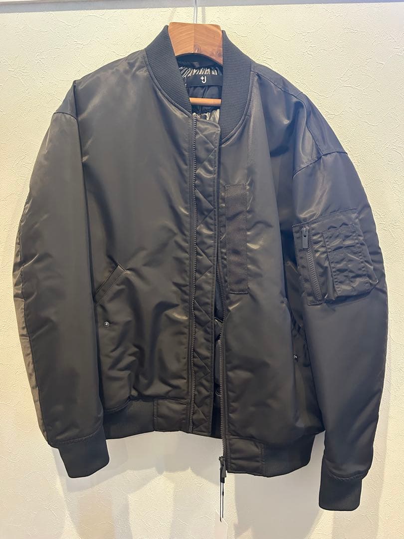 ユニクロ　プラスj ハイブリッドダウンオーバーサイズMA-1ブルゾン