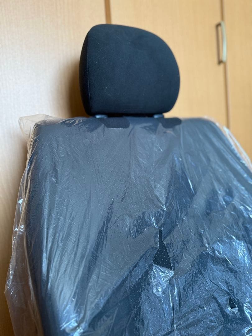 超貴重　ハイエース純正シート運転席助手席セット　新車外し分