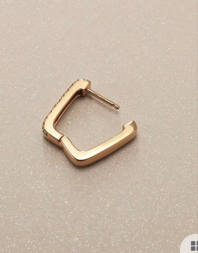 COCOSHNIK ピアス　K10 イエローゴールド　ダイヤモンドスクウェア