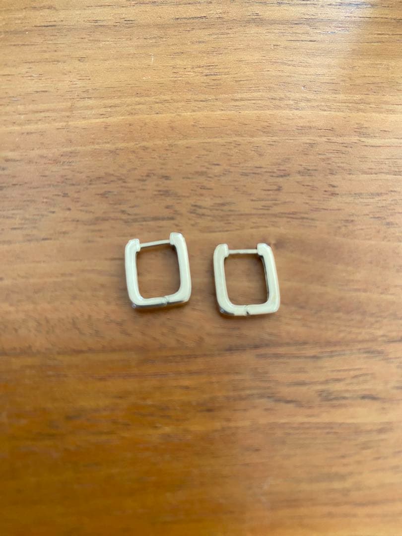 COCOSHNIK ピアス　K10 イエローゴールド　ダイヤモンドスクウェア