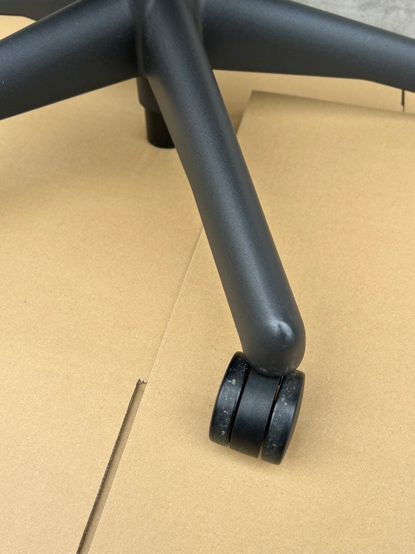 ハーマンミラー アーロンチェア AE111PWB チェア 正規品　Bサイズ