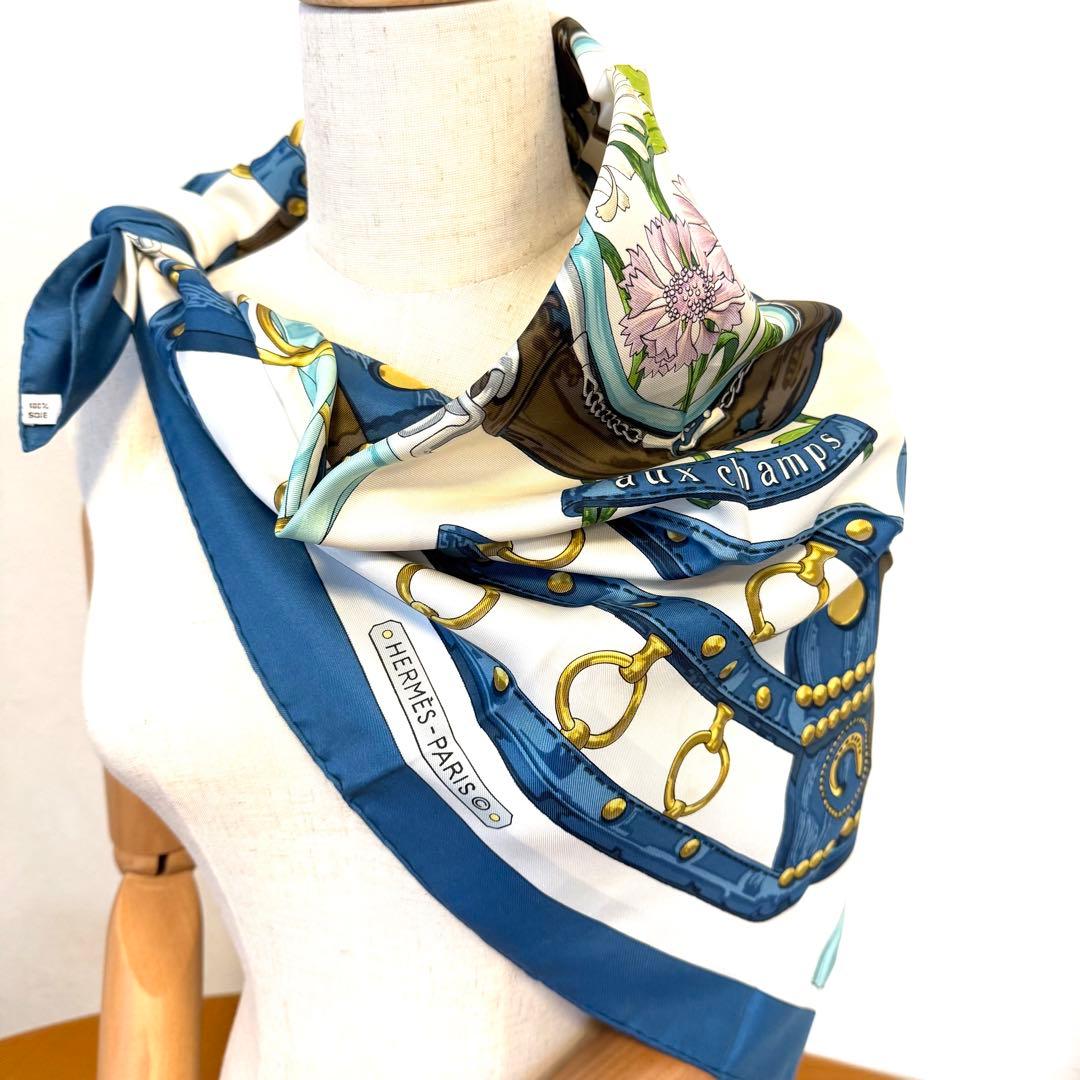 HERMES エルメス　カレ90 シルクスカーフ 「aux champs」ブルー