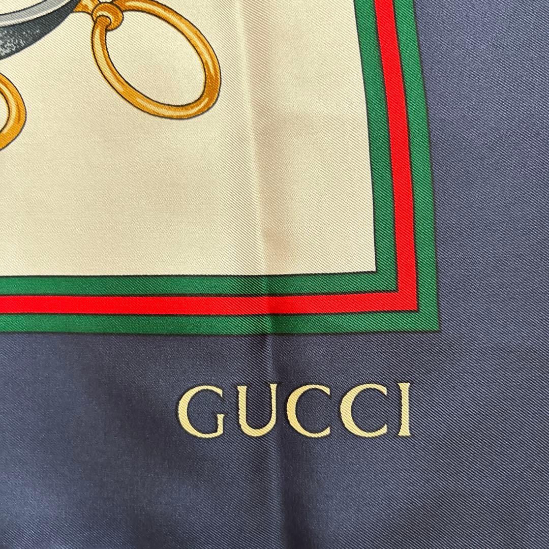 GUCCI シルクスカーフ ロゴ入り