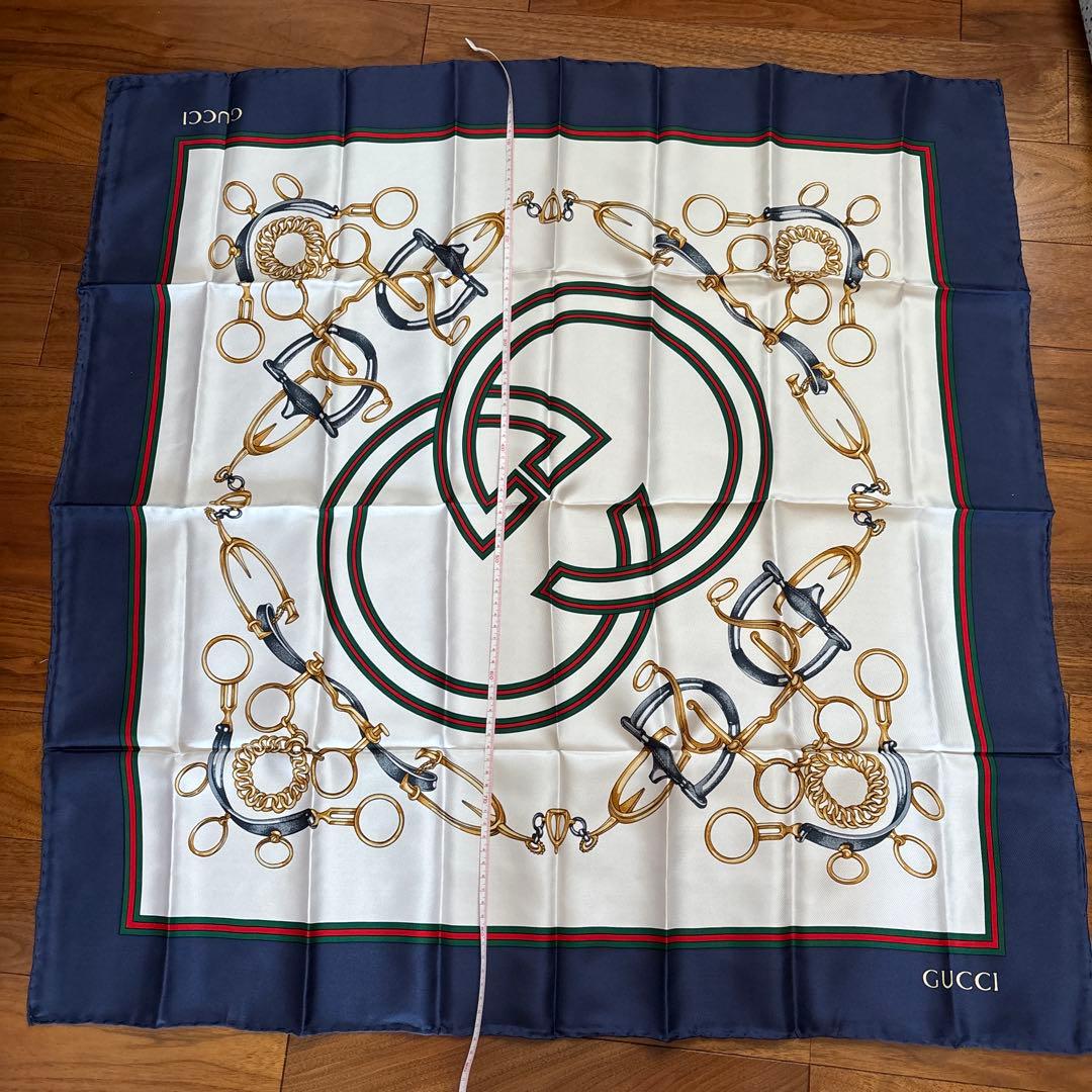 GUCCI シルクスカーフ ロゴ入り