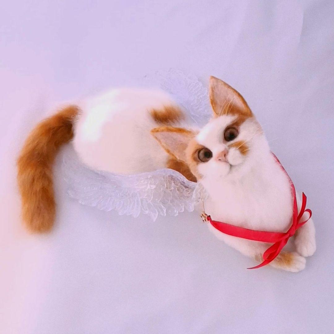 ハンドメイドの羊毛フェルト 猫　白✕茶トラ