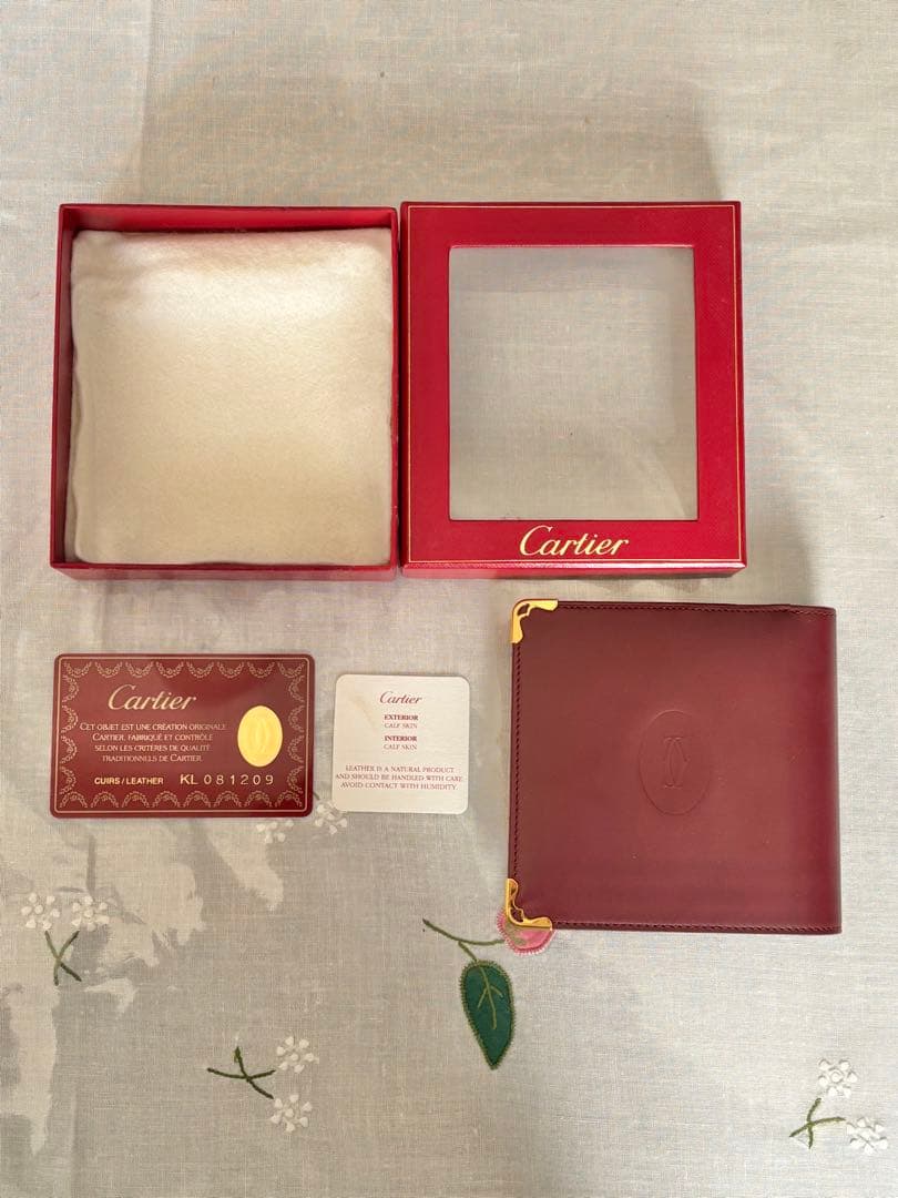 【超美品】Cartier バーガンディ 二つ折り財布