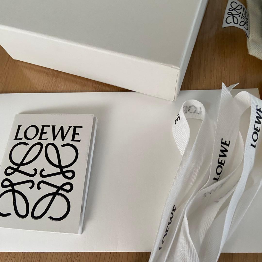 【ラッキーチャーム付き】ロエベ　アナグラム　トライフォールド　ウォレット　タン